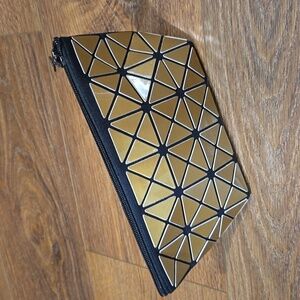 ISOMERS geometric cosmetic bag.. #6417